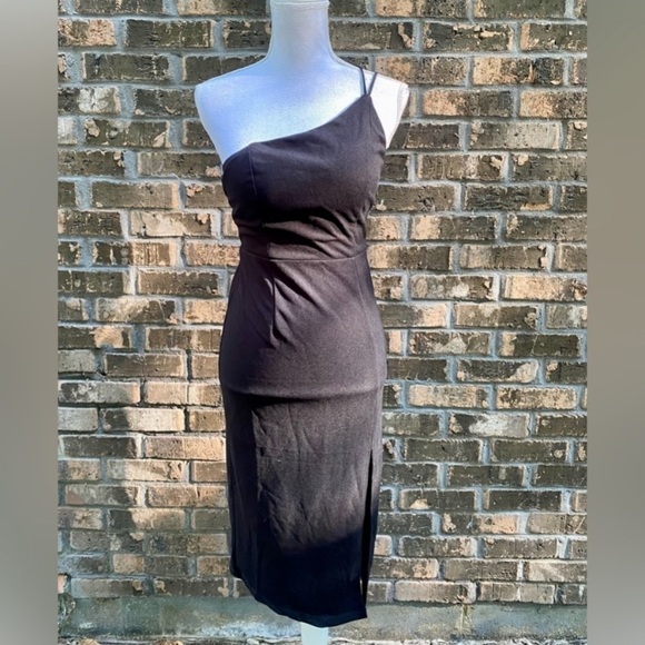 NWT Hello Molly Taking it Back One Shoulder Dress Black M Wedding Guest Formal - Picture 3 of 6